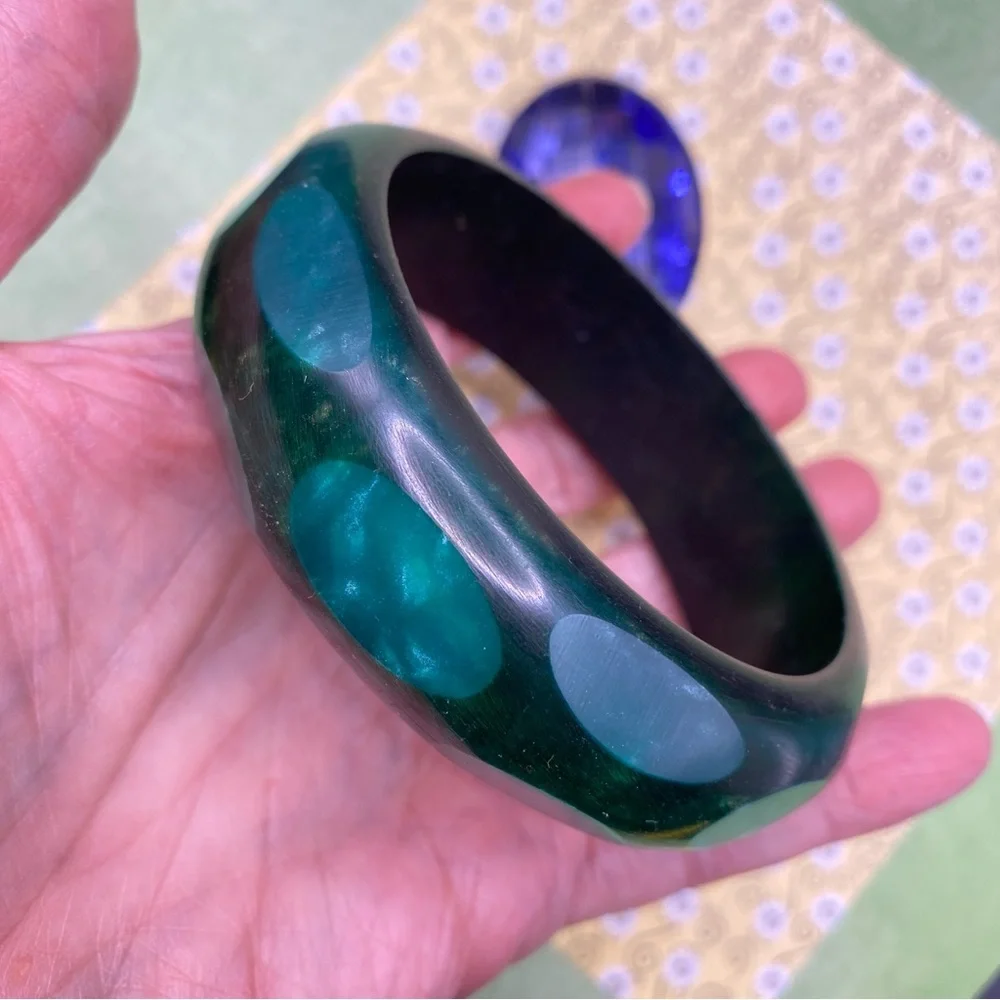 N/A black green